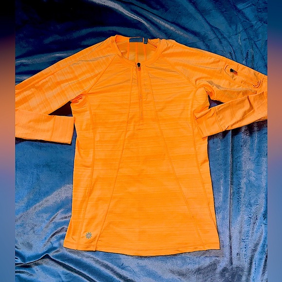 No Flaws! Athleta Pacifica Long Sleeve Dry Fit Size M - Picture 1 of 6